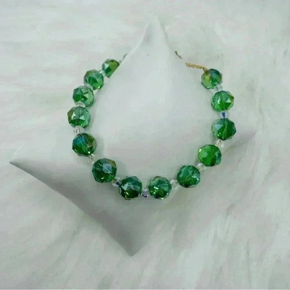 The Sparkly Green Beaded Bracelet - Picture 2 of 4
